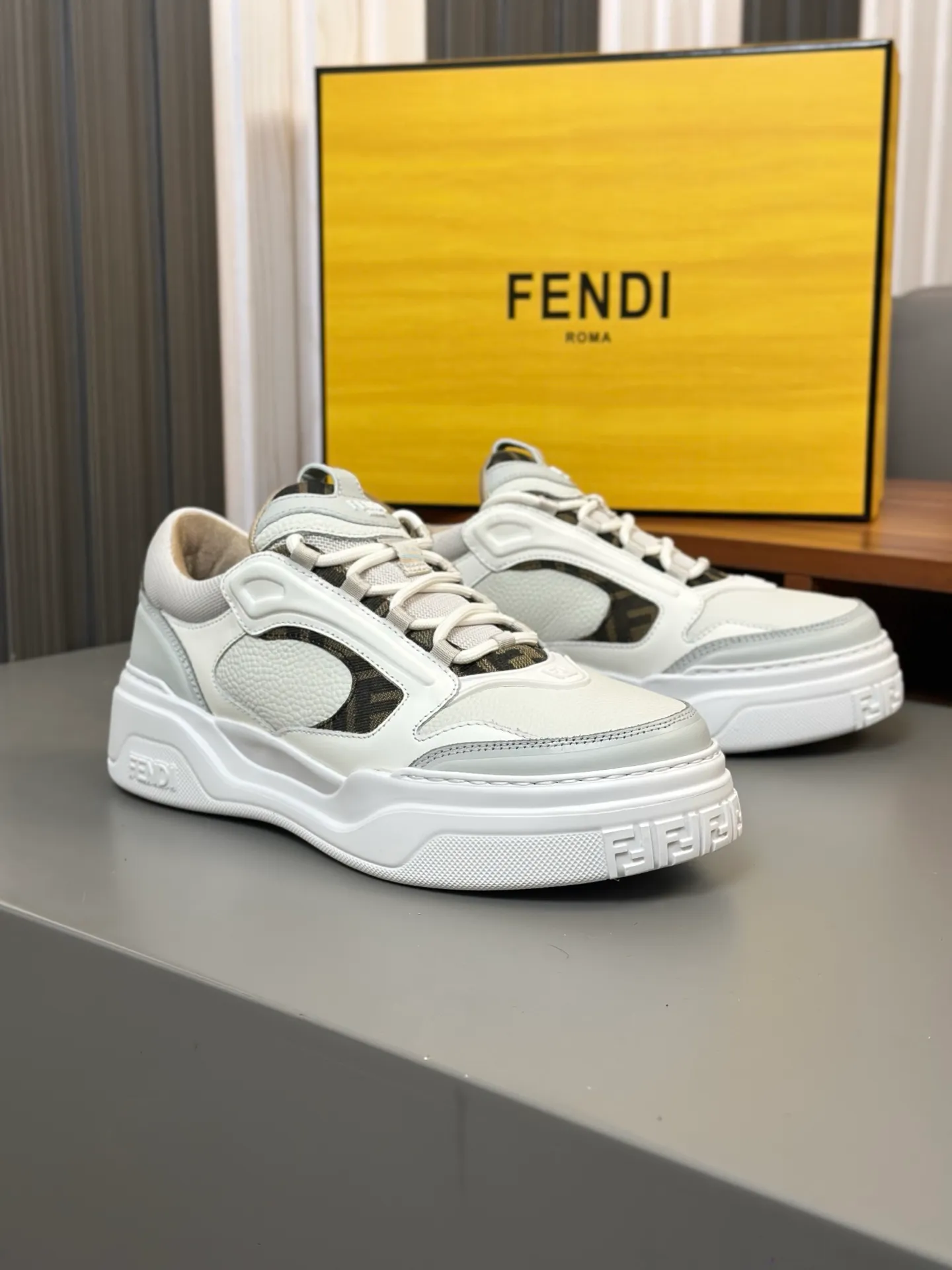[FENDI] Fendi men's shoes 💰780💰 - High-end quality original casual sports shoes - Upper: Nappa calfskin, pebbled calfskin, tongue and heel; injection molded brand logo plastic module - Lining: brand canvas - Outsole: ultra-light T men's shoes 💰R foam rubber; molded outsole - Super high quality control, fine workmanship: highlighted (high-end, luxury, grade) -Size :39-44 (38, 45, can be customized)